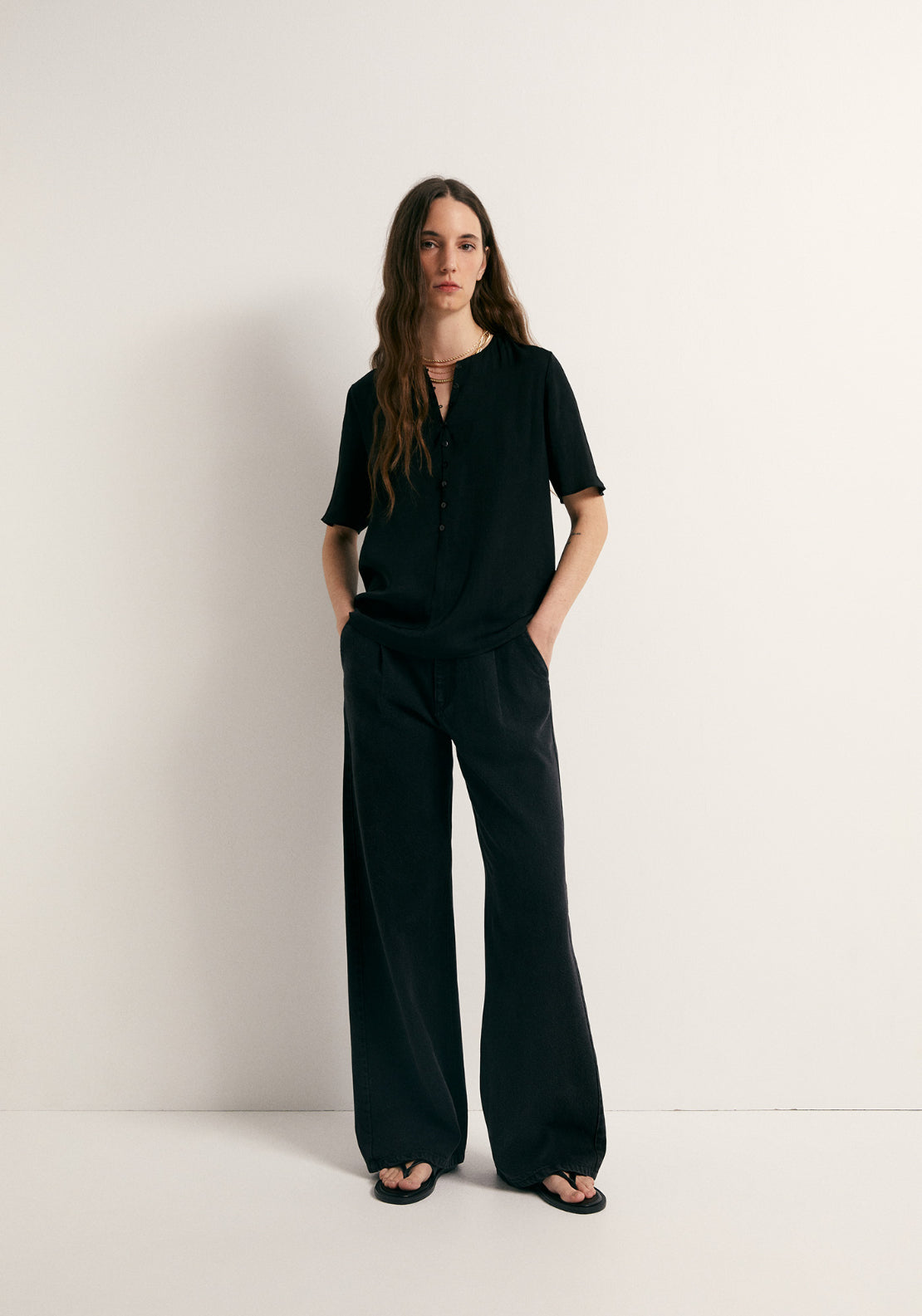 Short-Sleeved V-Neck Blouse - Black