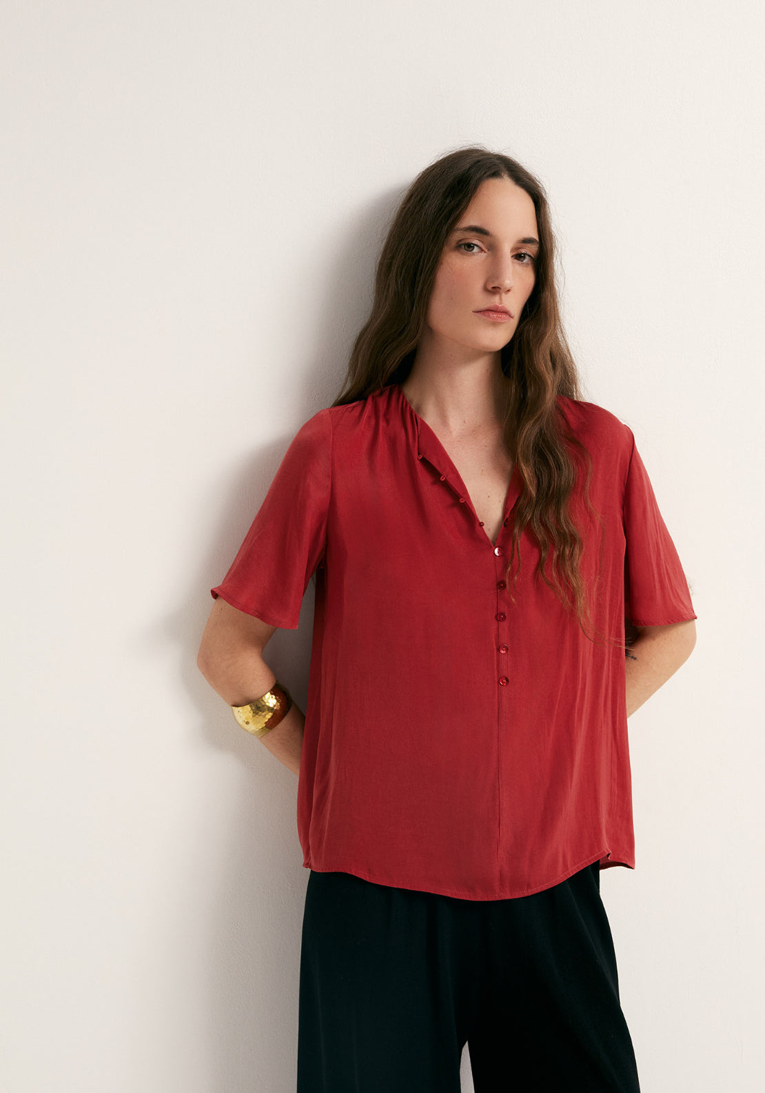 Short-Sleeved V-Neck Blouse - Red