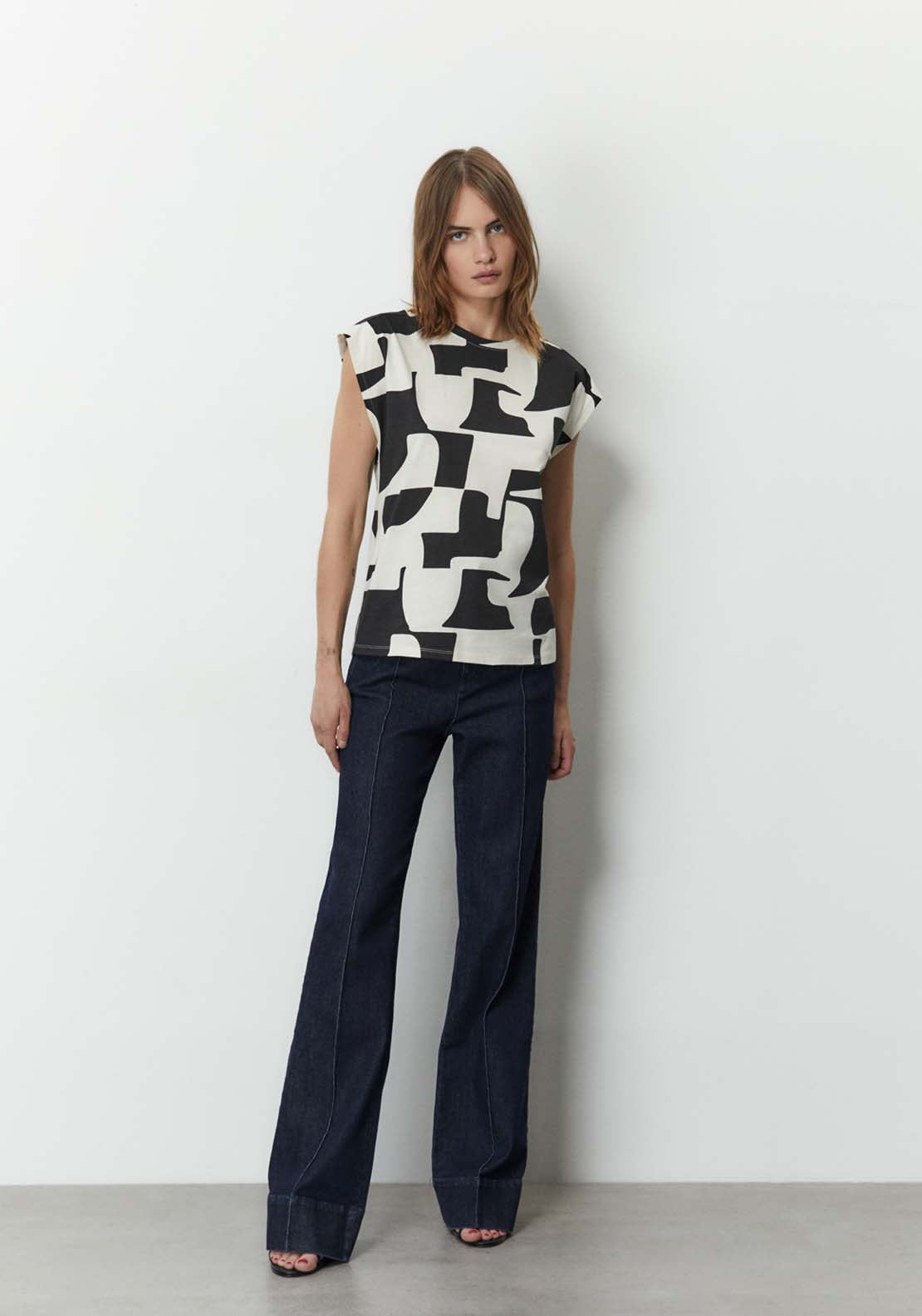 Sfera Printed Top - Black 5 Shaws Department Stores