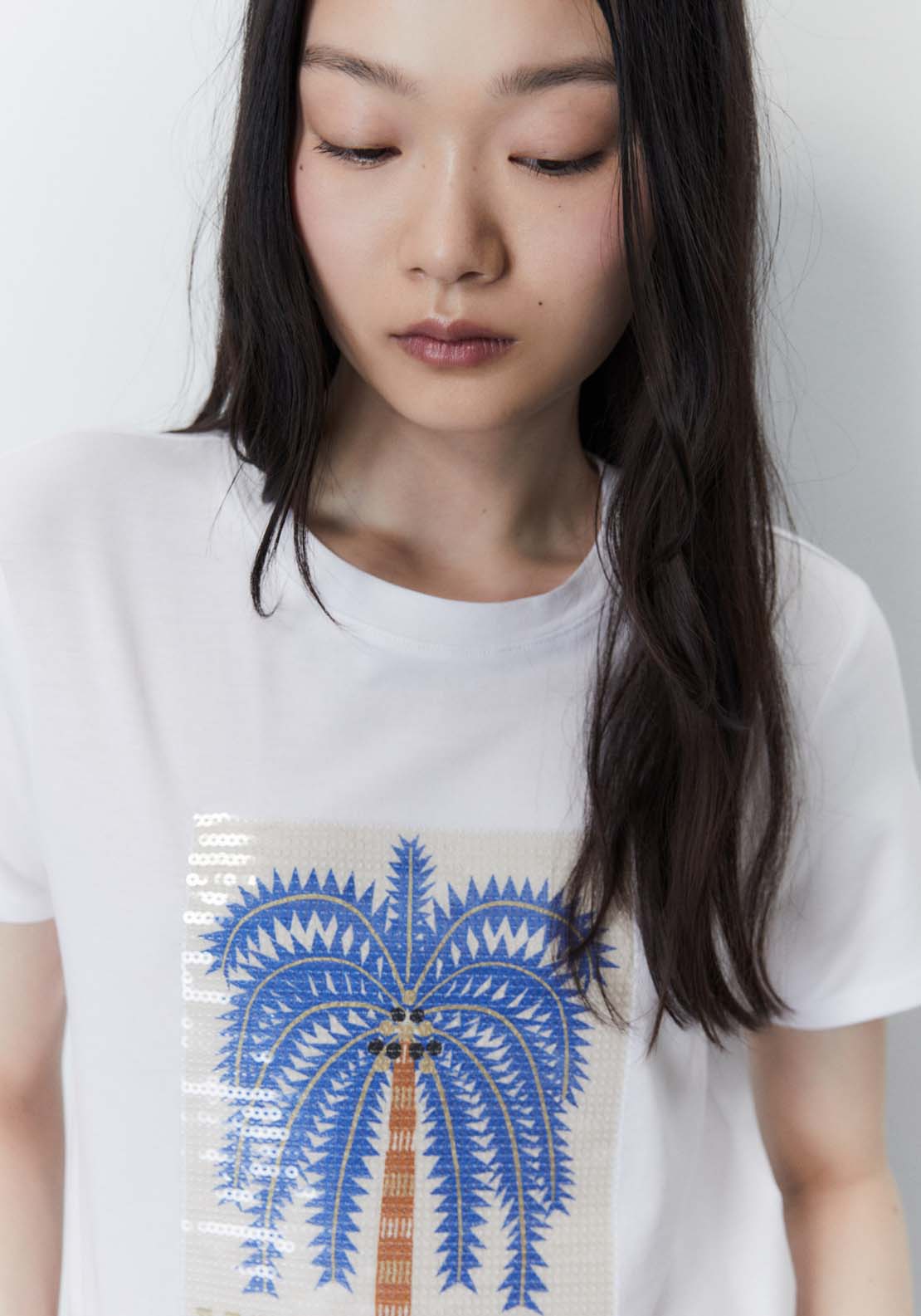Sfera Placement print sequins T-shirt - White 4 Shaws Department Stores