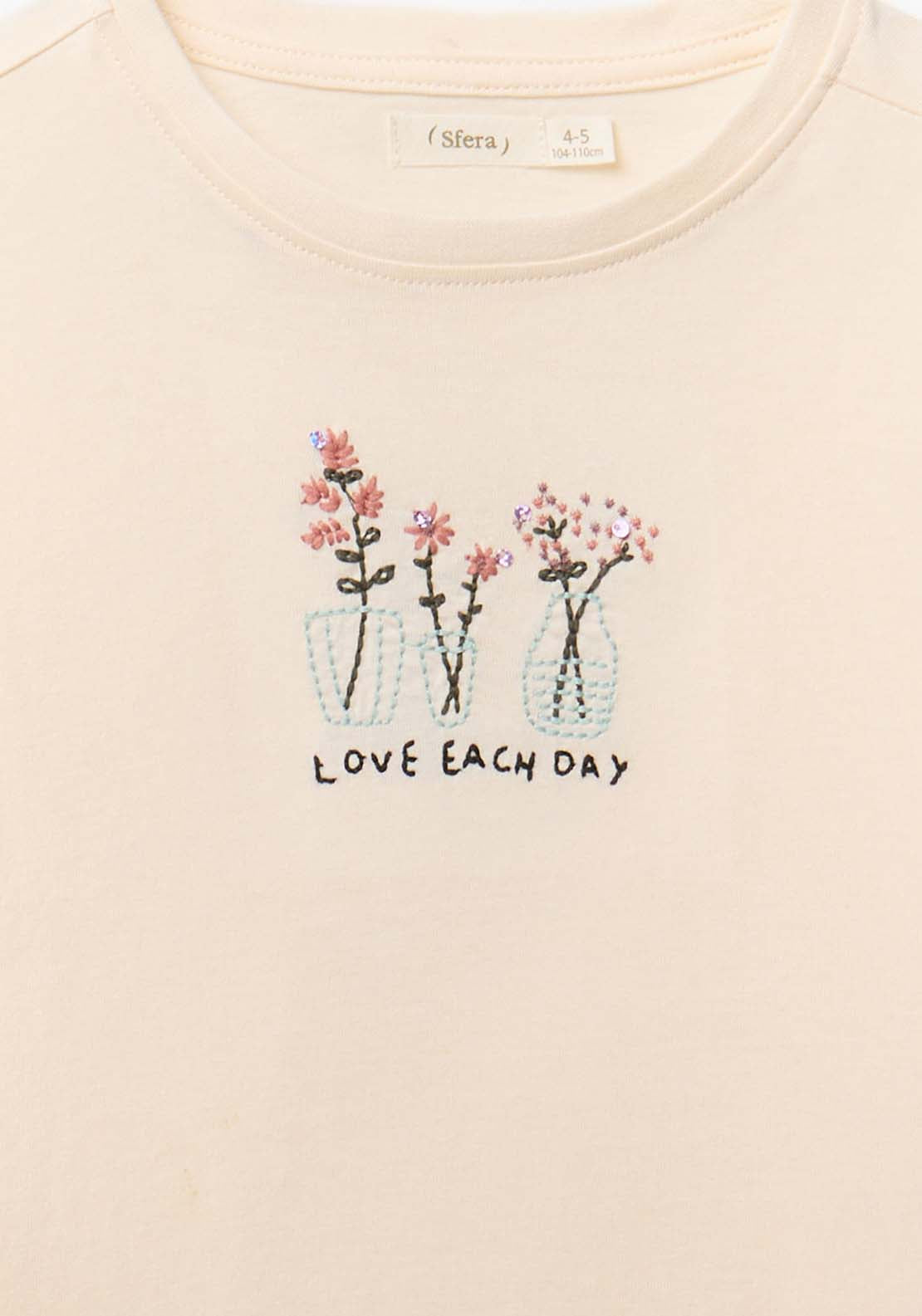 Long Sleeved T-Shirt With Flower Embroidery - Cream
