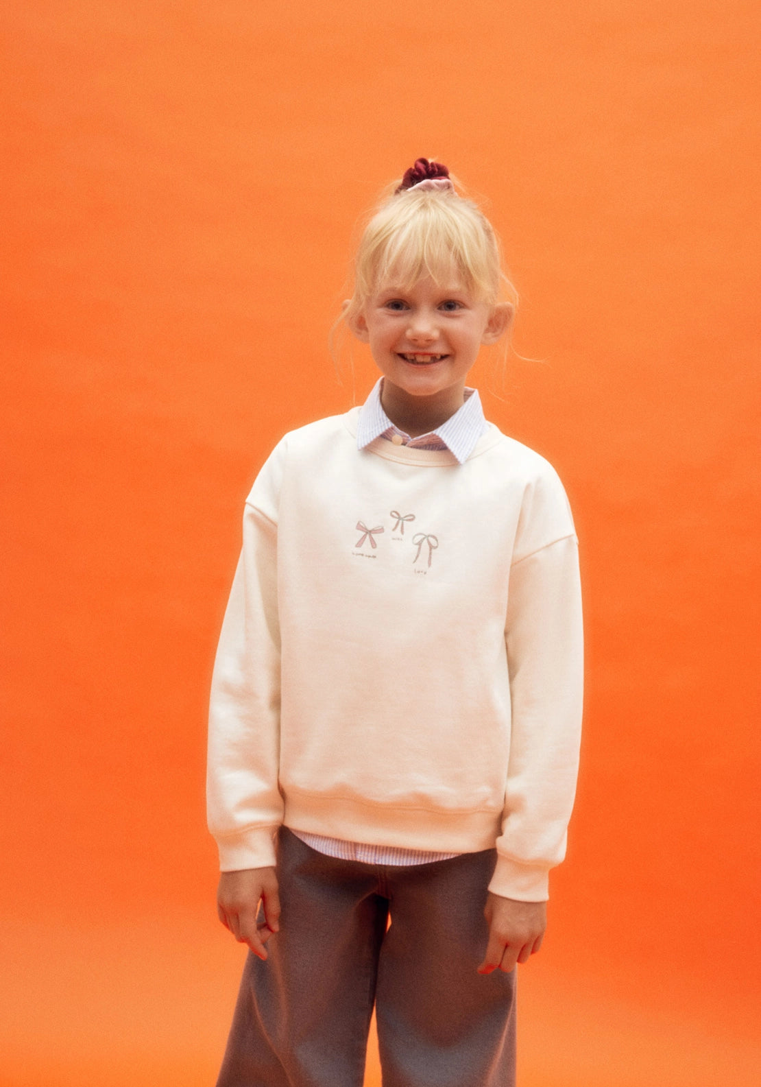 Bow Graphic Sweatshirt - Beige