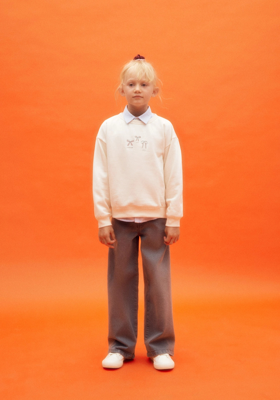 Bow Graphic Sweatshirt - Beige