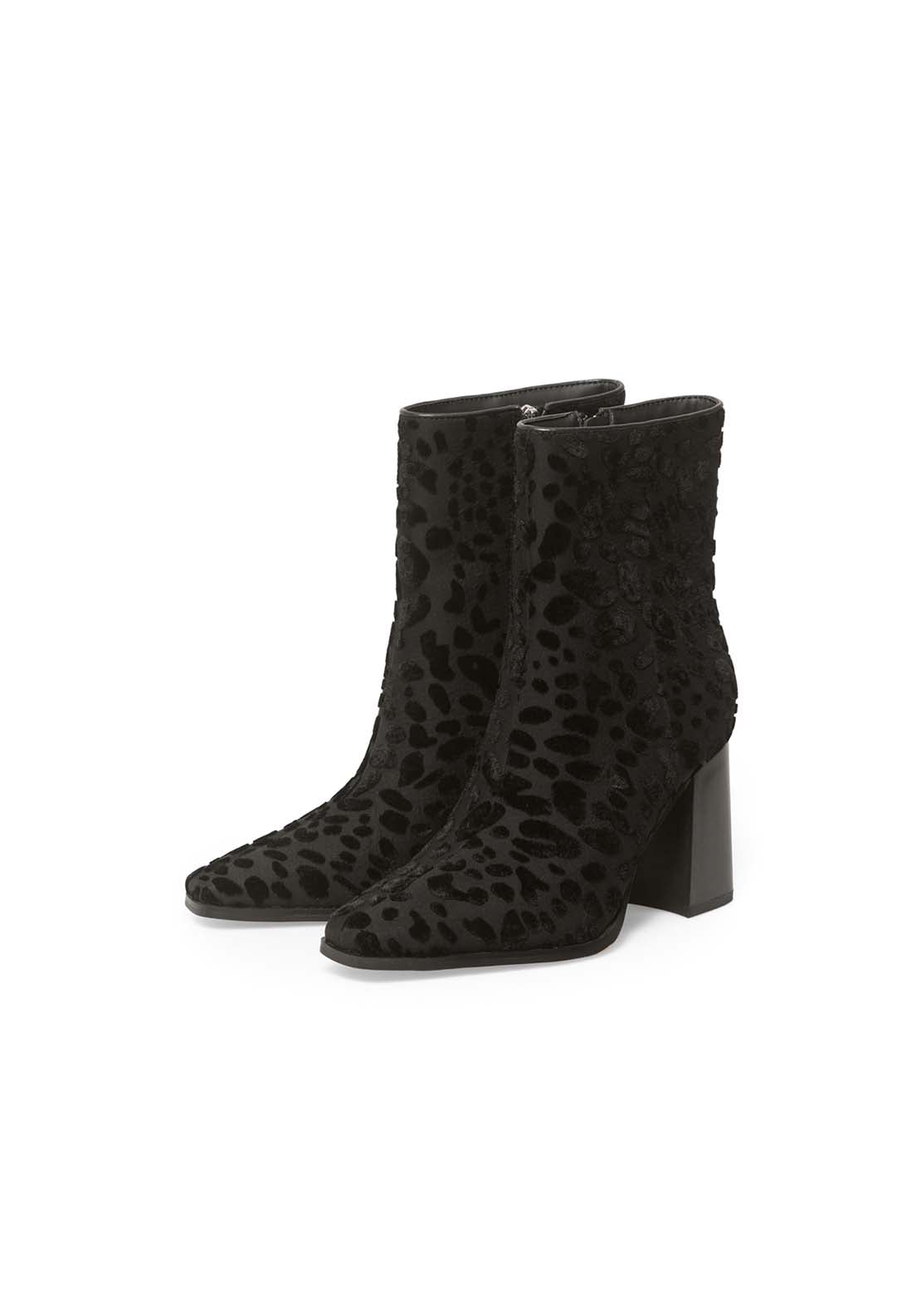 Elegant Leopard Boots - Black