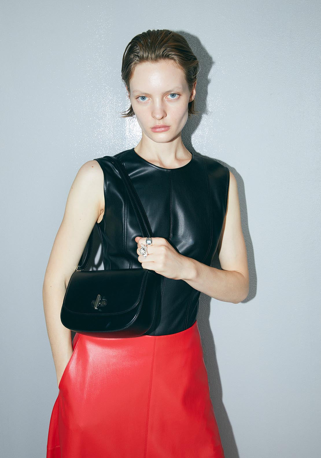 Structured Bag With Clasp - Black