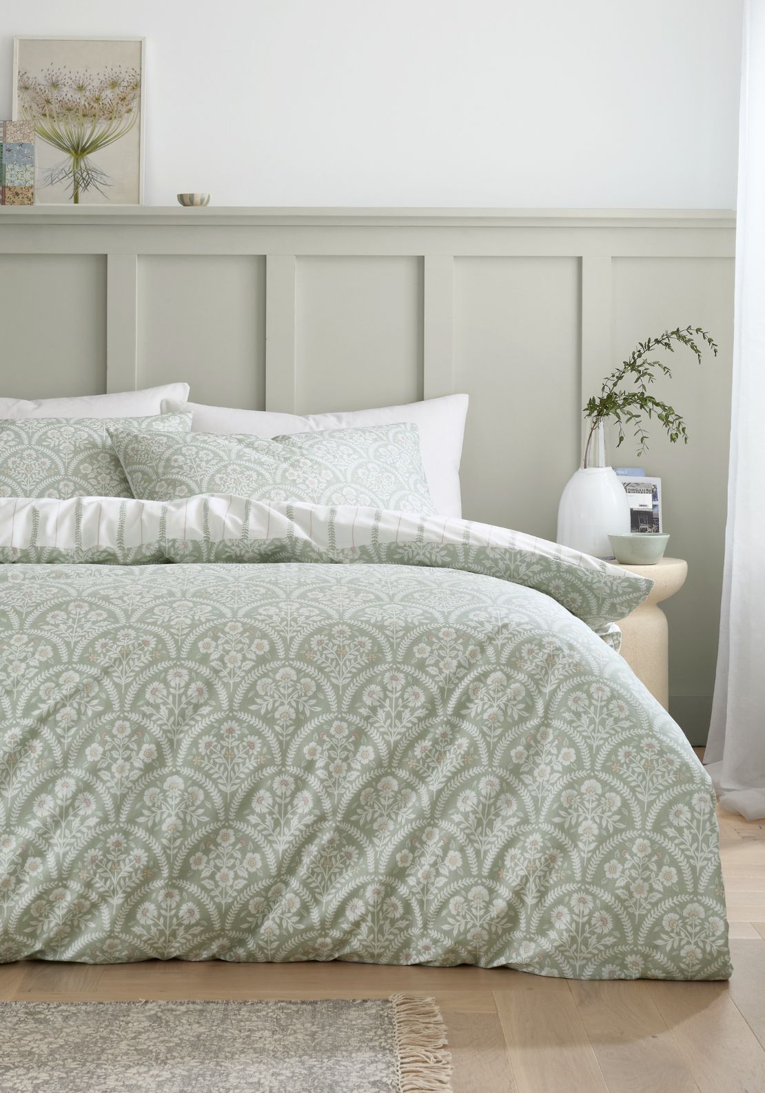 Bianca Scallop Floral 200 Thread Count Reversible Duvet Cover Set - Green 2 Shaws Department Stores