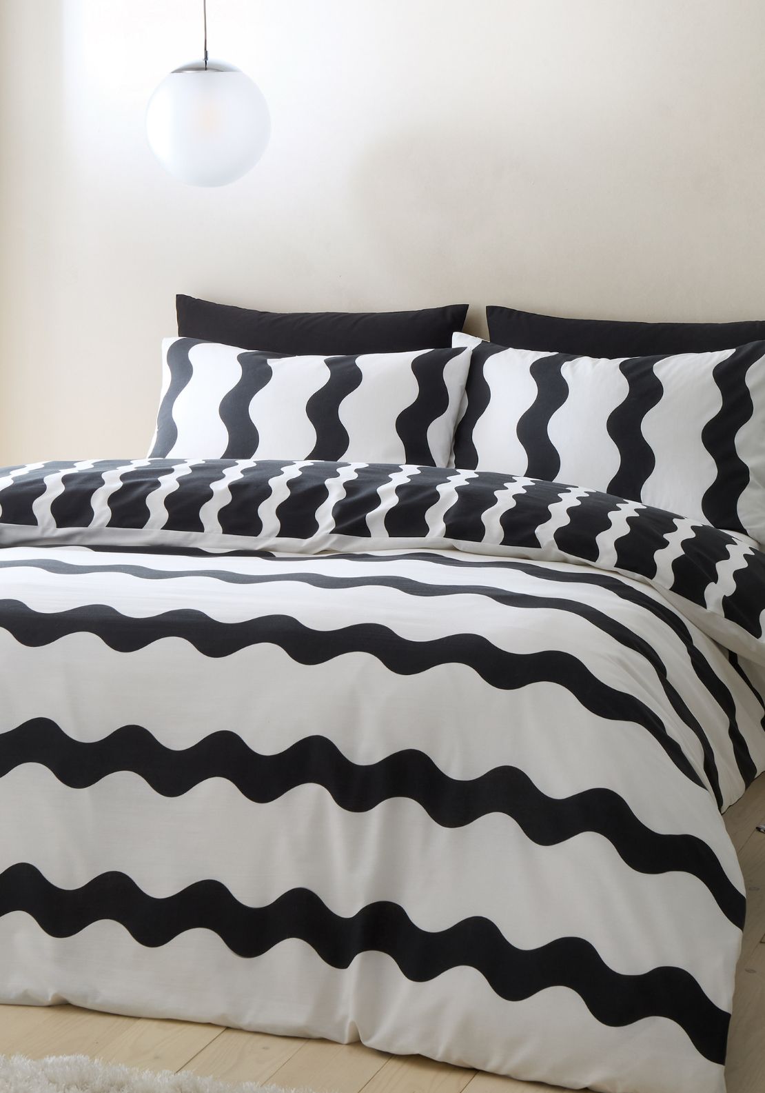 Sassy B Waves Reversible Duvet Cover Set - Black 1 Shaws Department Stores