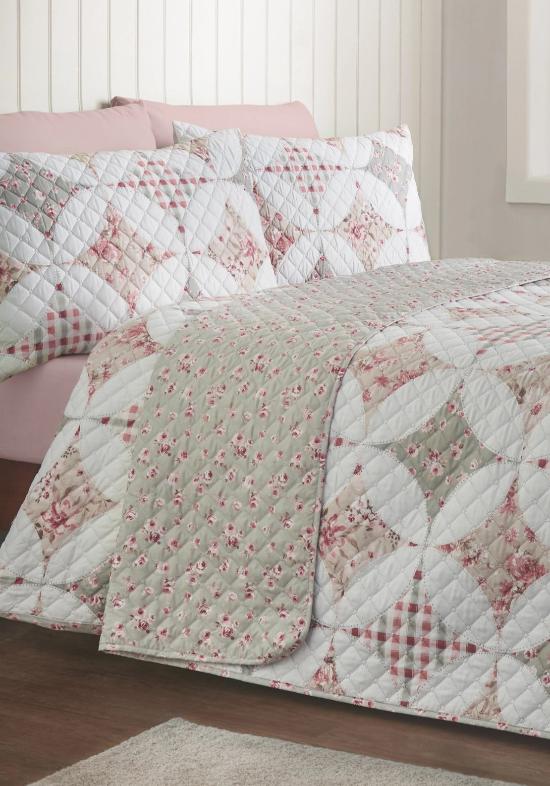 Pinsonic Patchwork Quilted 220cm x 230cm Bedspread - Green