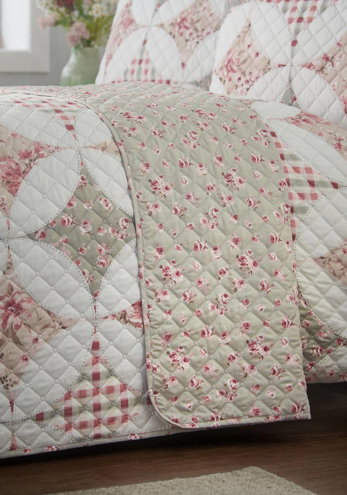 Pinsonic Patchwork Quilted 220cm x 230cm Bedspread - Green