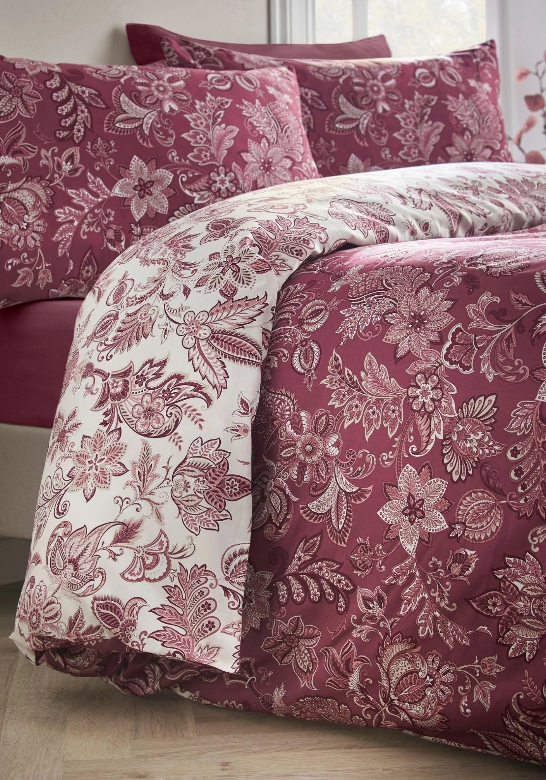 Jacobean 300 Thread Count Reversible Duvet Cover Set - Purple