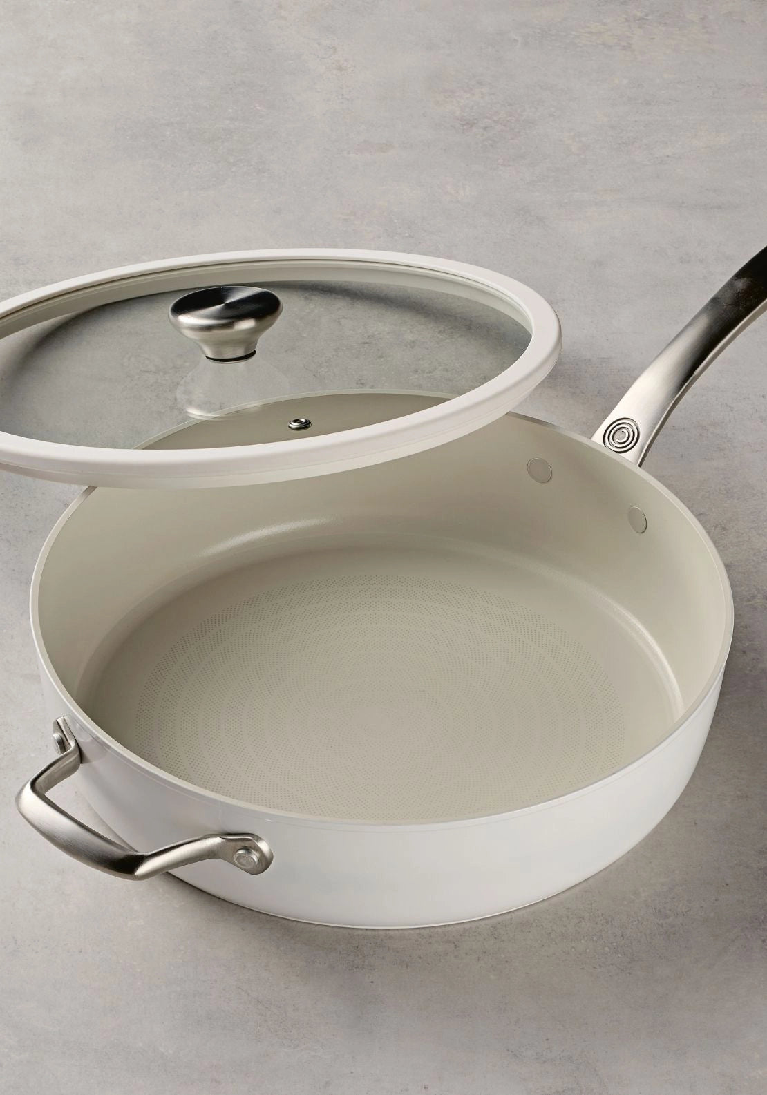 Halo With Laserdefense Covered Saute 30cm/4.7L - White