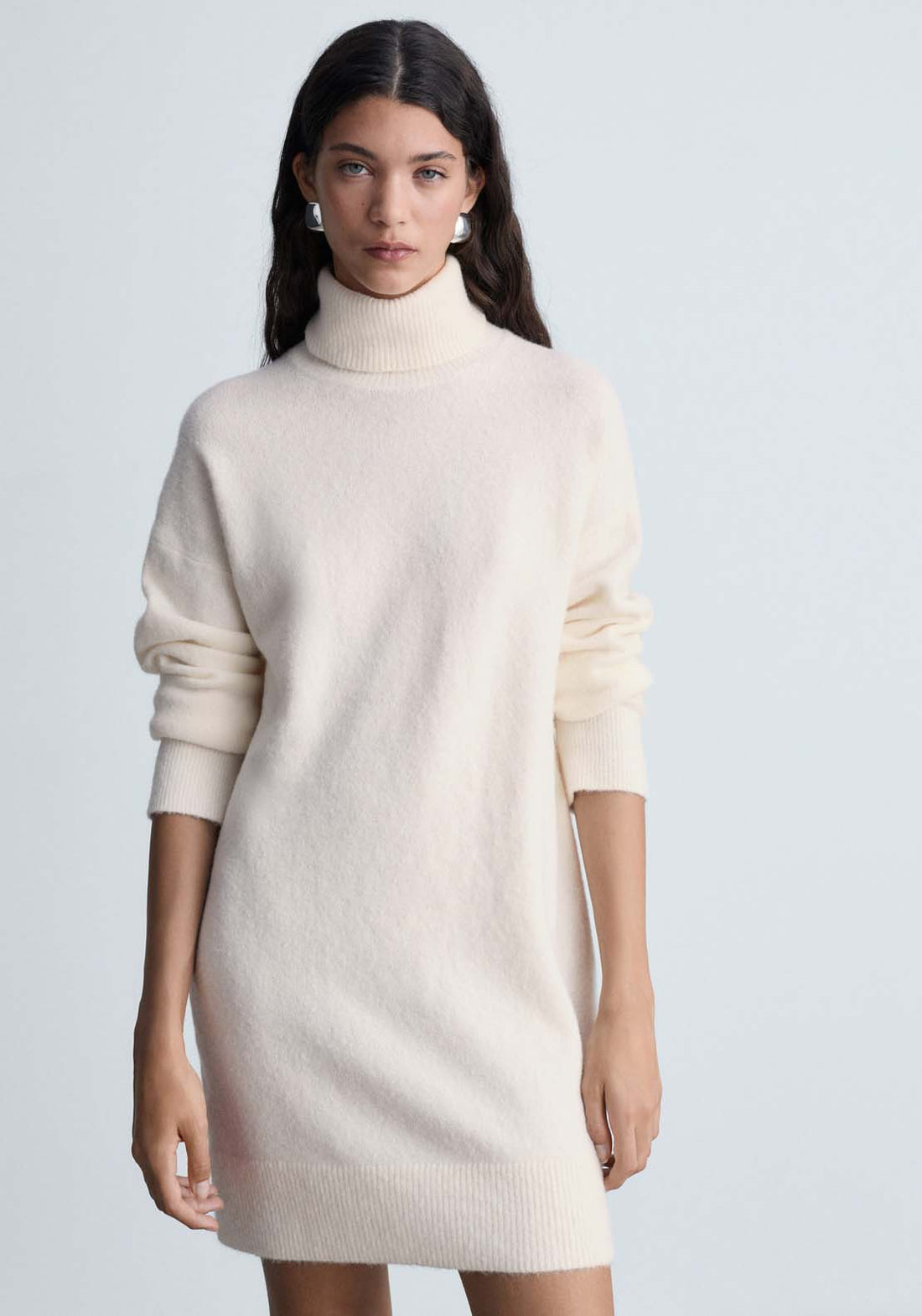 Short turtleneck knitted dress