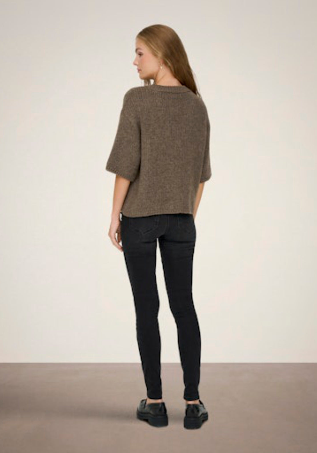 Linea Short Sleeve Round Neck Pullover - Shitake