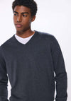 Essential V-neck jumper - Grey