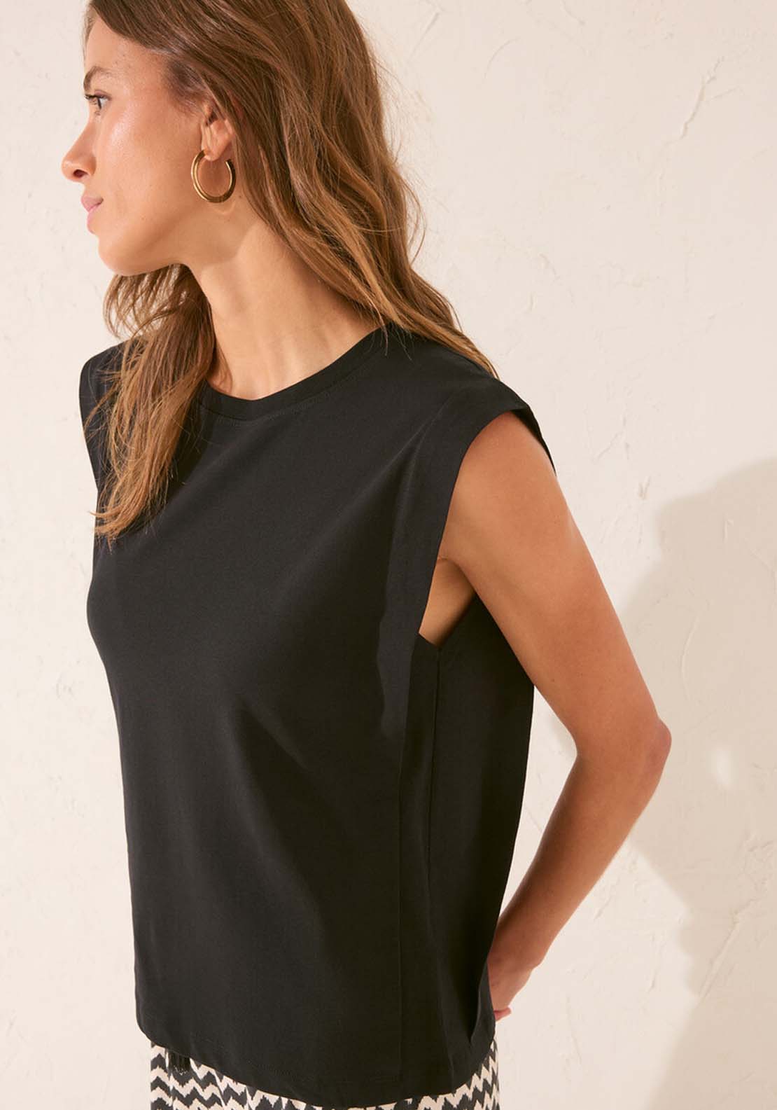 Sleeveless T-Shirt - Black