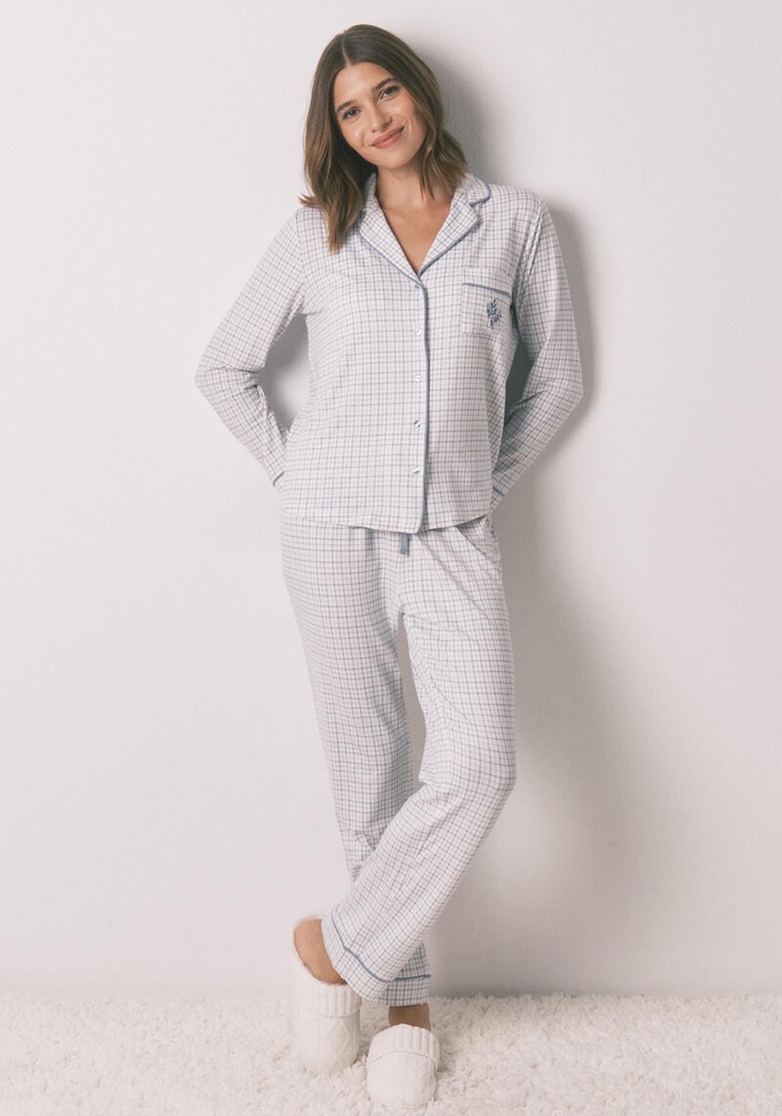 Long Checkered Classic Pyjamas With A Shiny Effect - Blue
