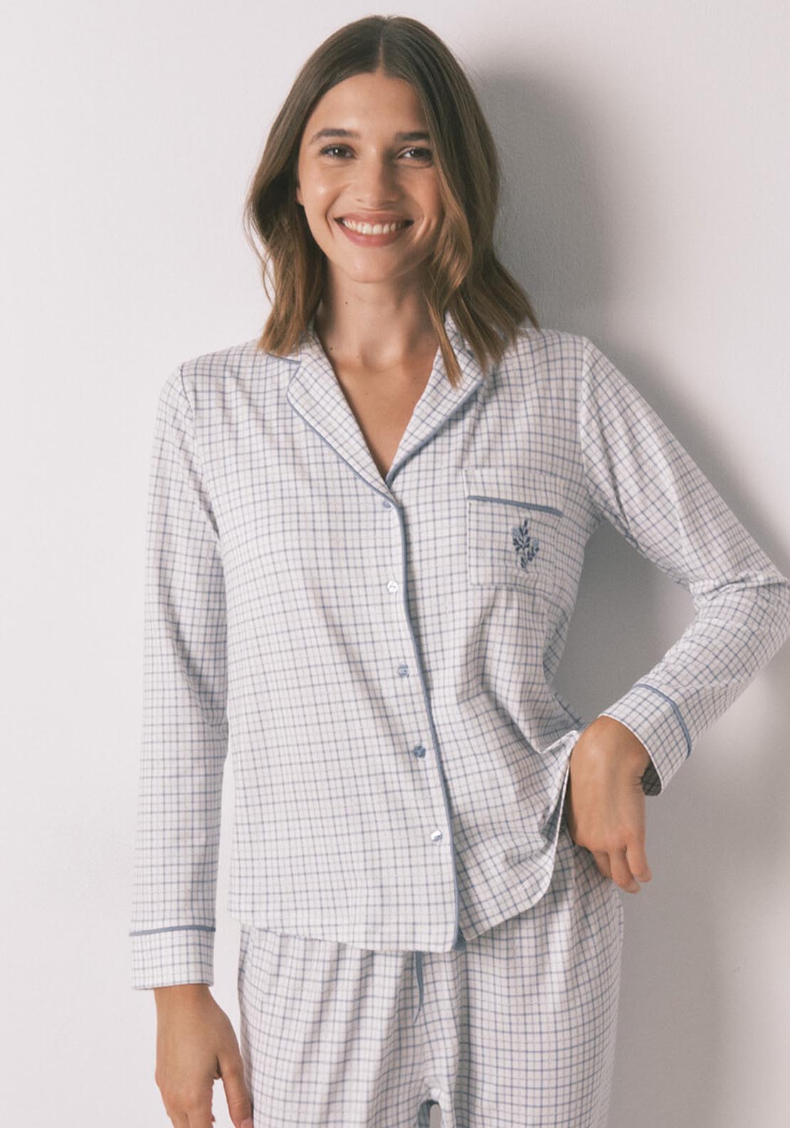 Long Checkered Classic Pyjamas With A Shiny Effect - Blue