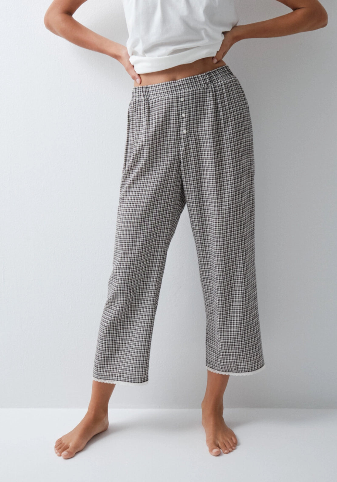 Plaid Capri Trousers with Lace Hems - Black