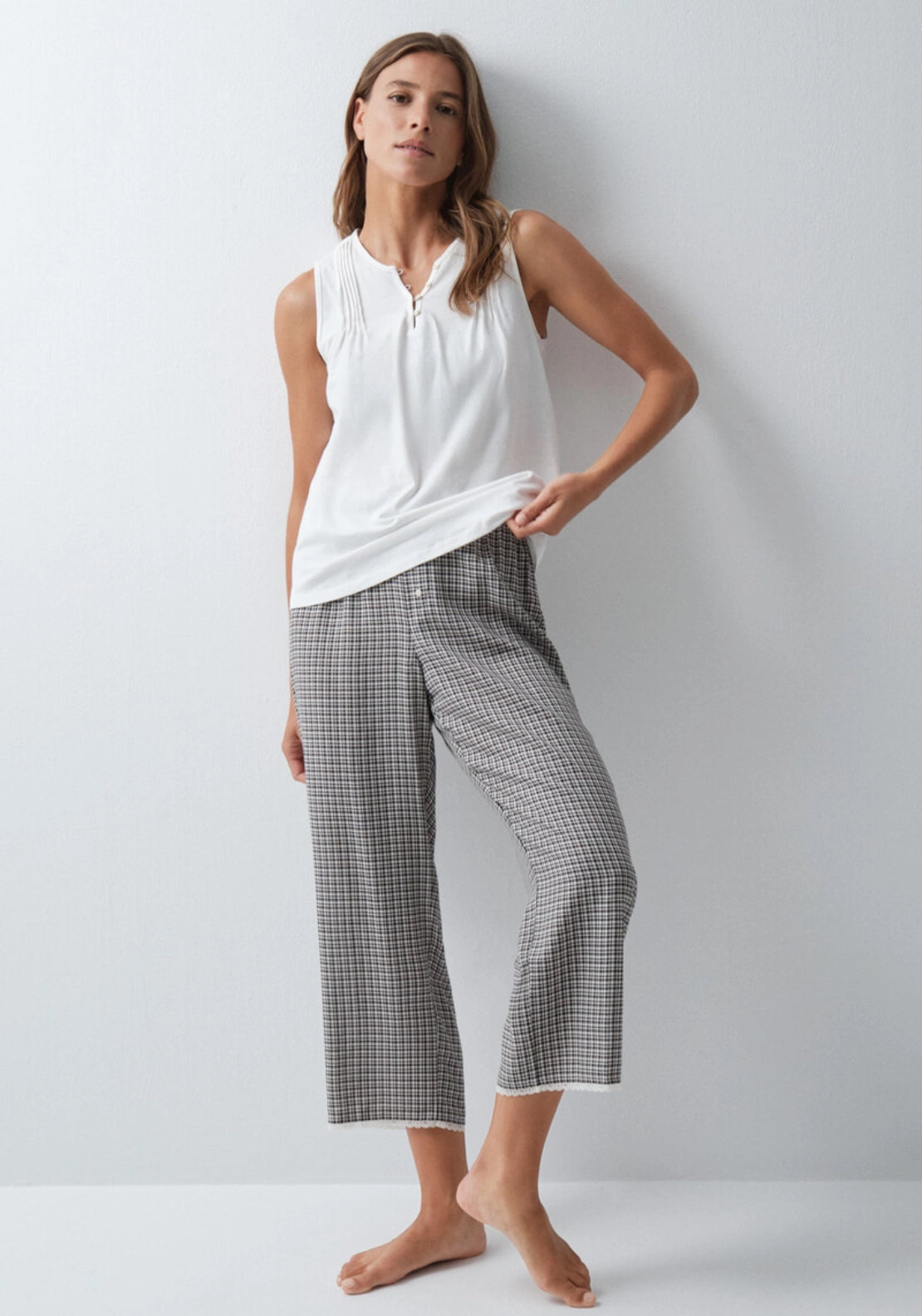 Plaid Capri Trousers with Lace Hems - Black