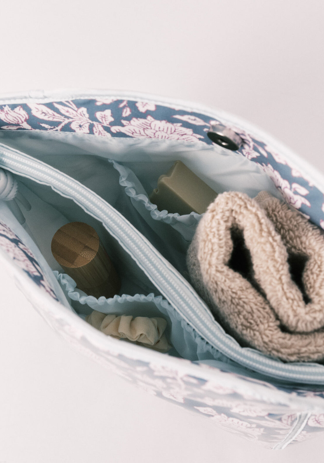 Blue Medium Floral Print Vanity Case - Multicolour