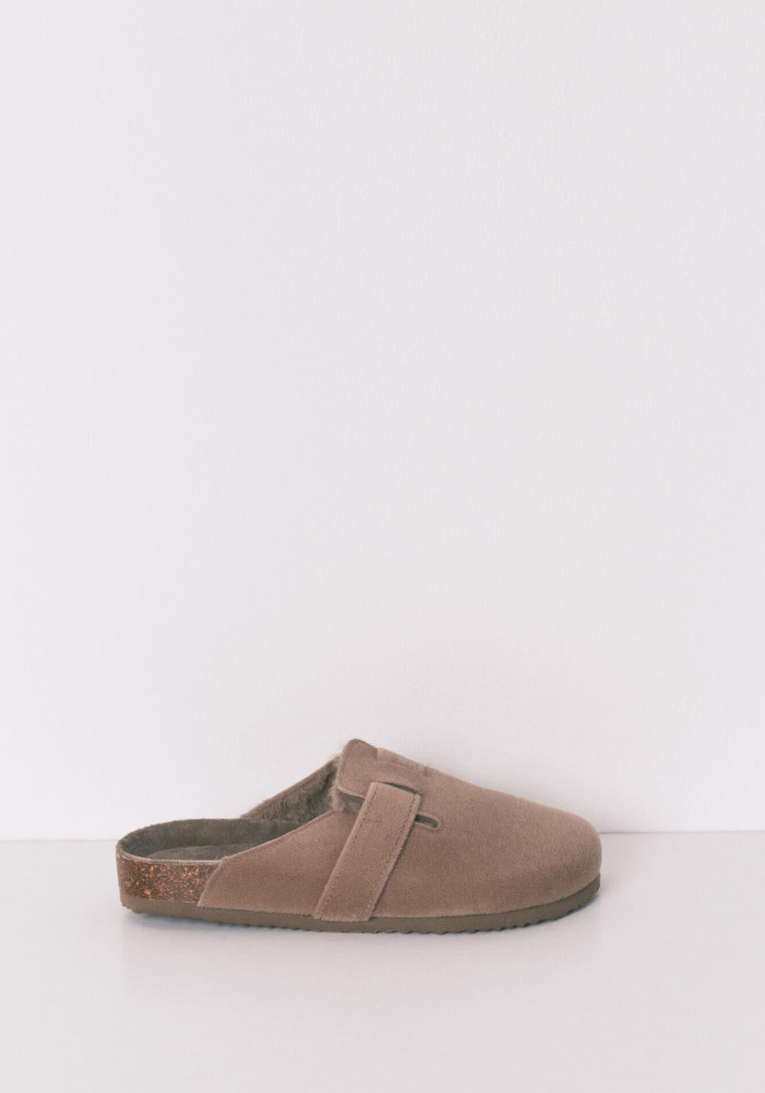 Suede Texture Slippers - Brown