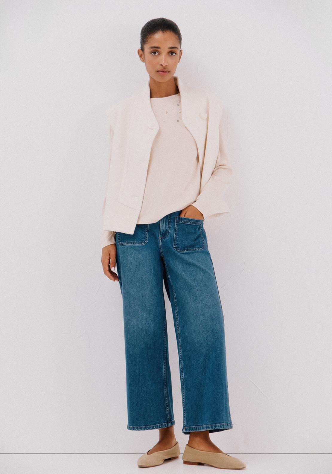 T-Shirt With Pearl &amp; Rhinestone Details - Cream