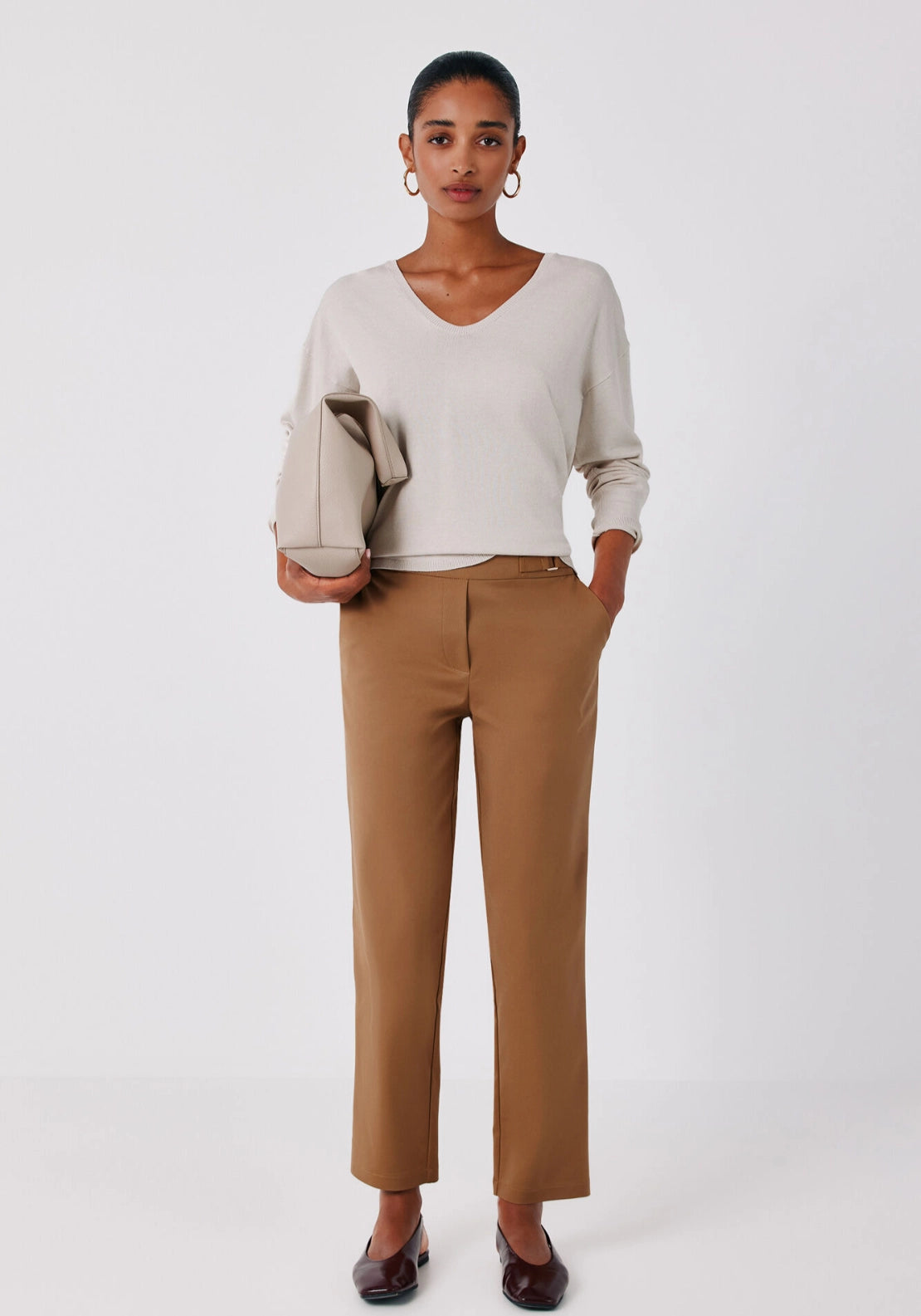 V-Neck Jumper - Sand