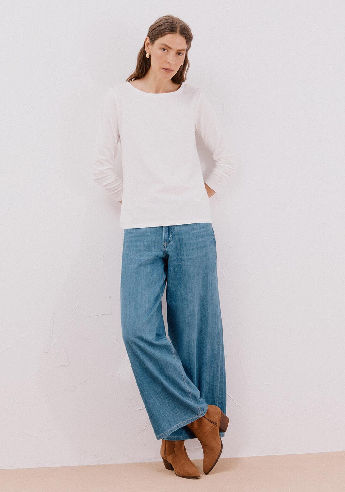 Boat Neck T-Shirt With Buttons - White