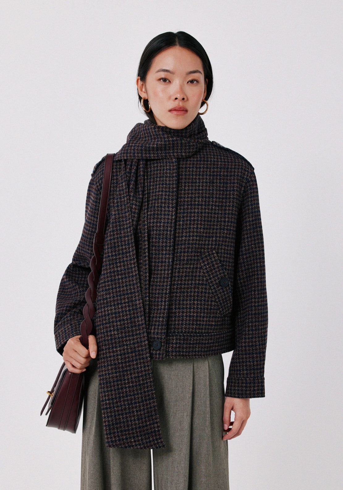 Short Jacket With Scarf - Wine