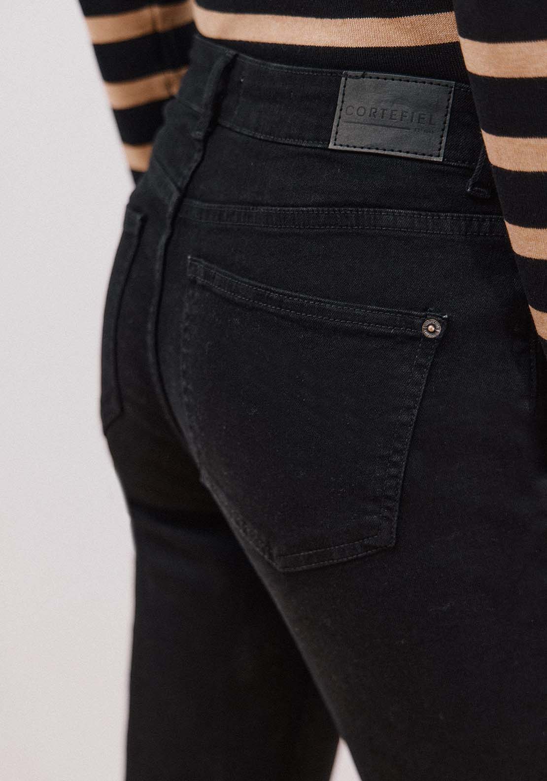 Straight Jeans - Black