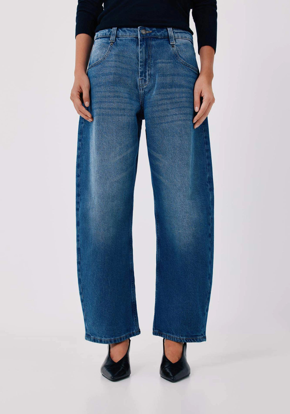 Hi Rise Barrel Jeans - Medium Blue