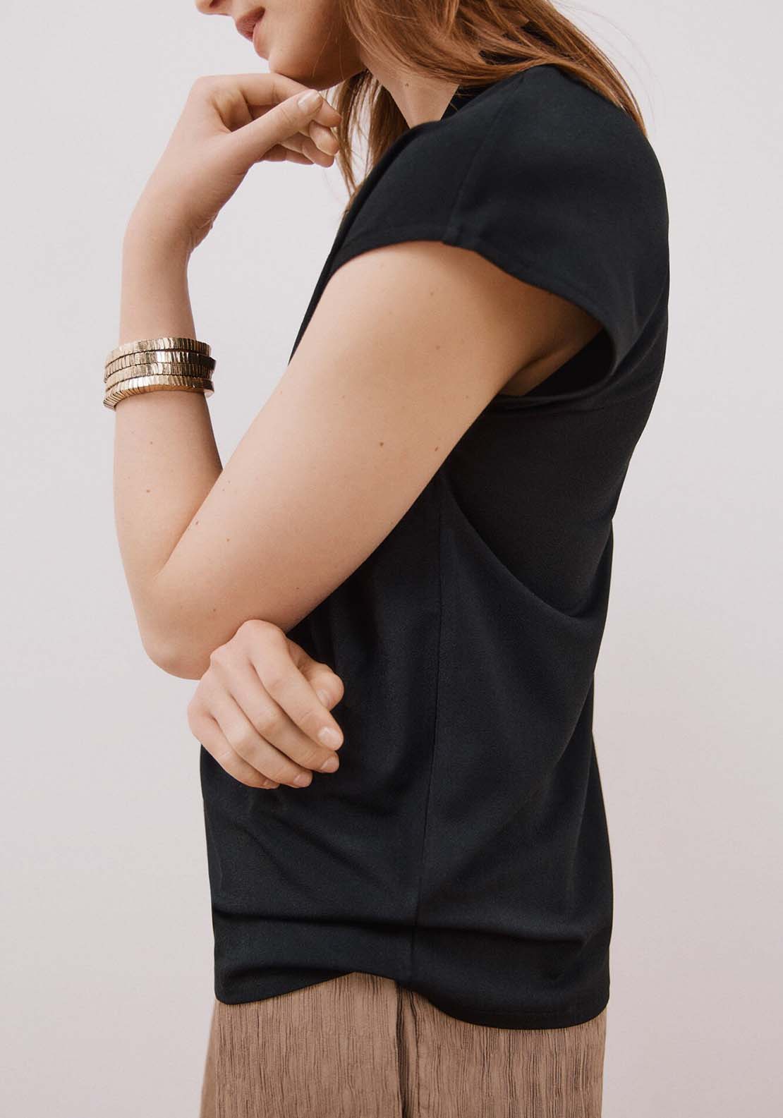 Printed T-Shirt With Gathered V Neckline - Black