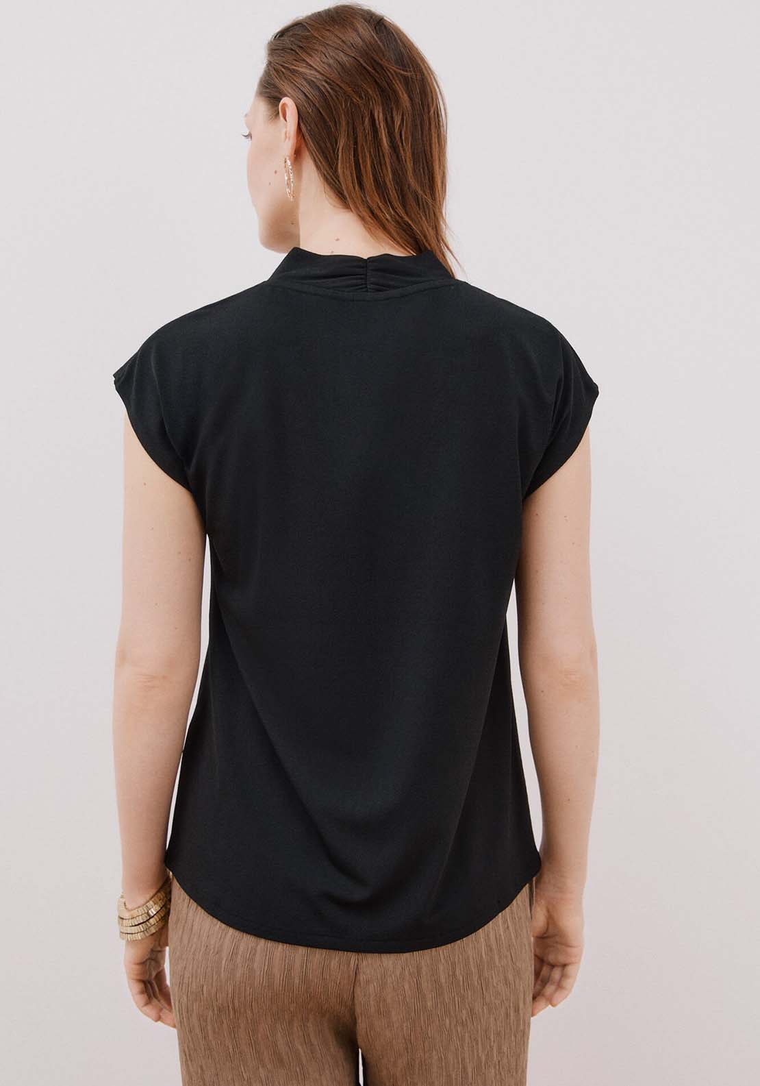 Printed T-Shirt With Gathered V Neckline - Black