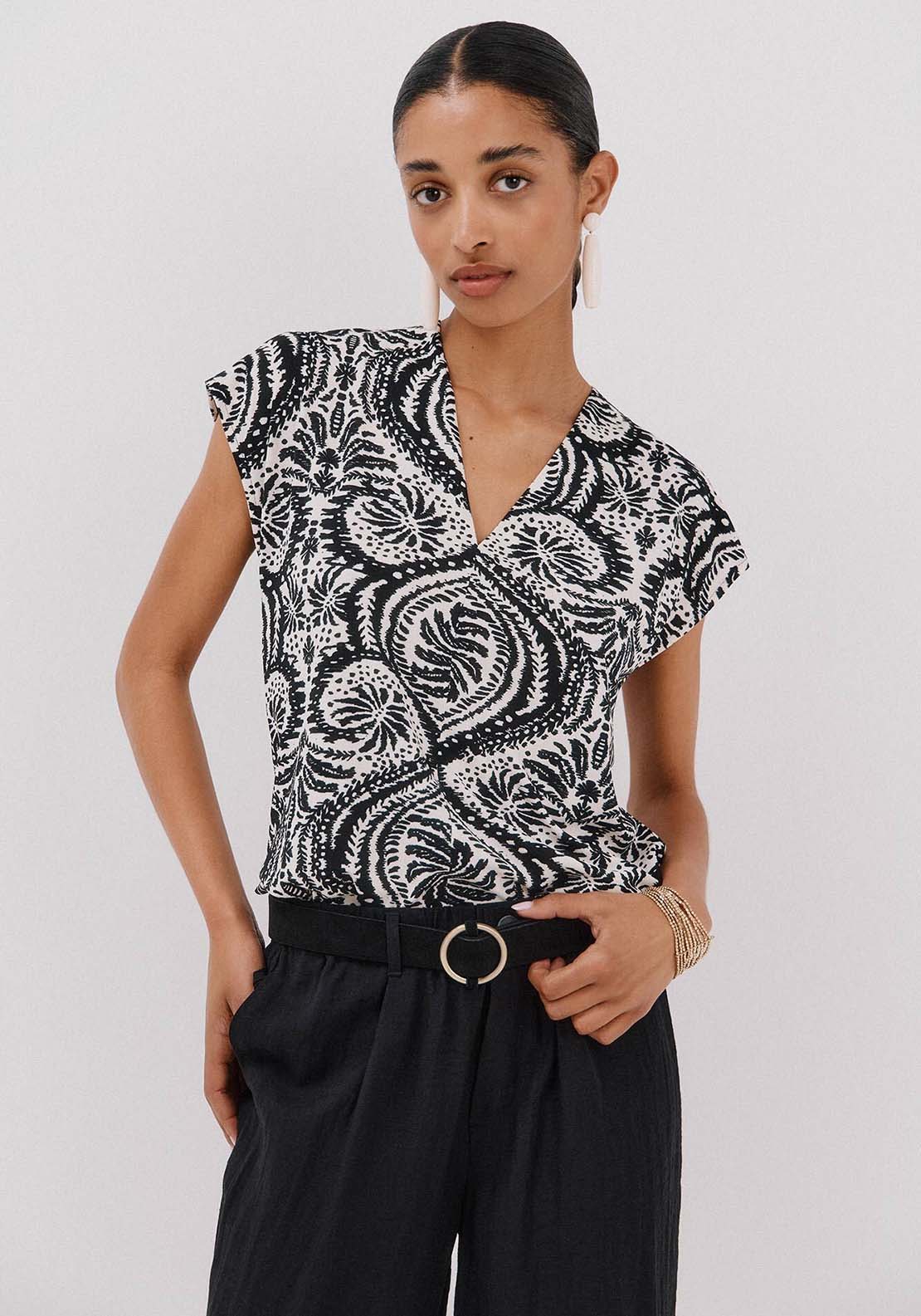 Printed T-Shirt With Gathered V Neckline - White