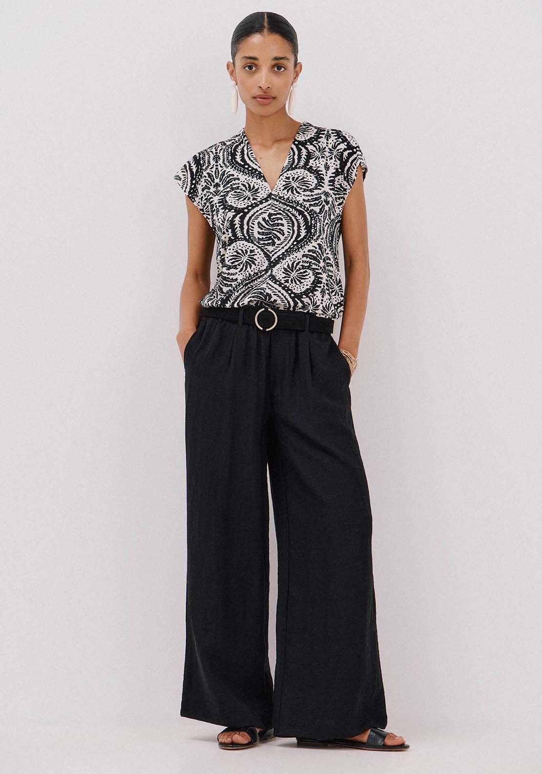 Printed T-Shirt With Gathered V Neckline - White