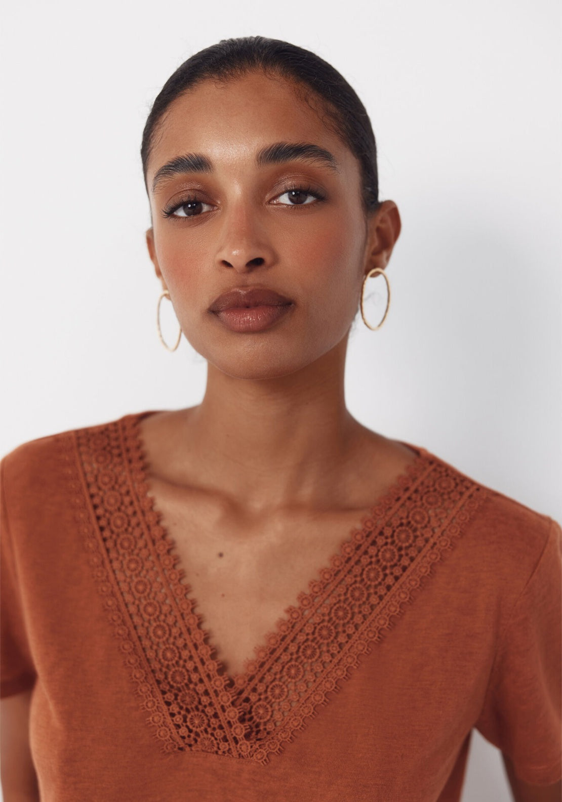 V Neck T Shirt With Trim - Medium Brown