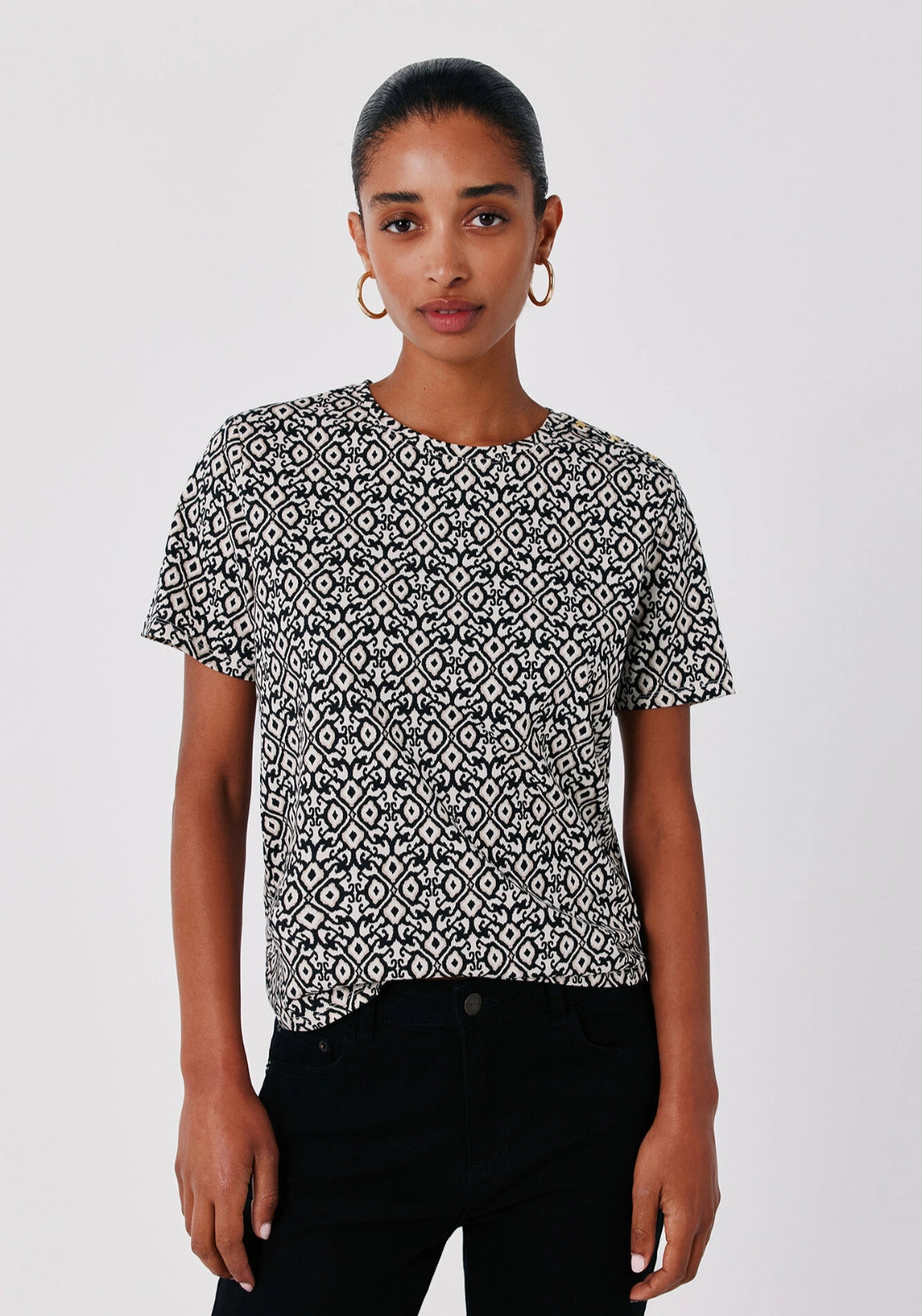 Gold button basic T-shirt - White Print