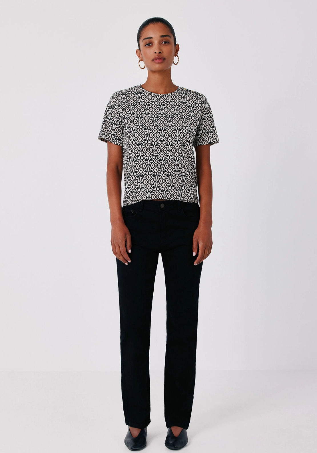Gold button basic T-shirt - White Print