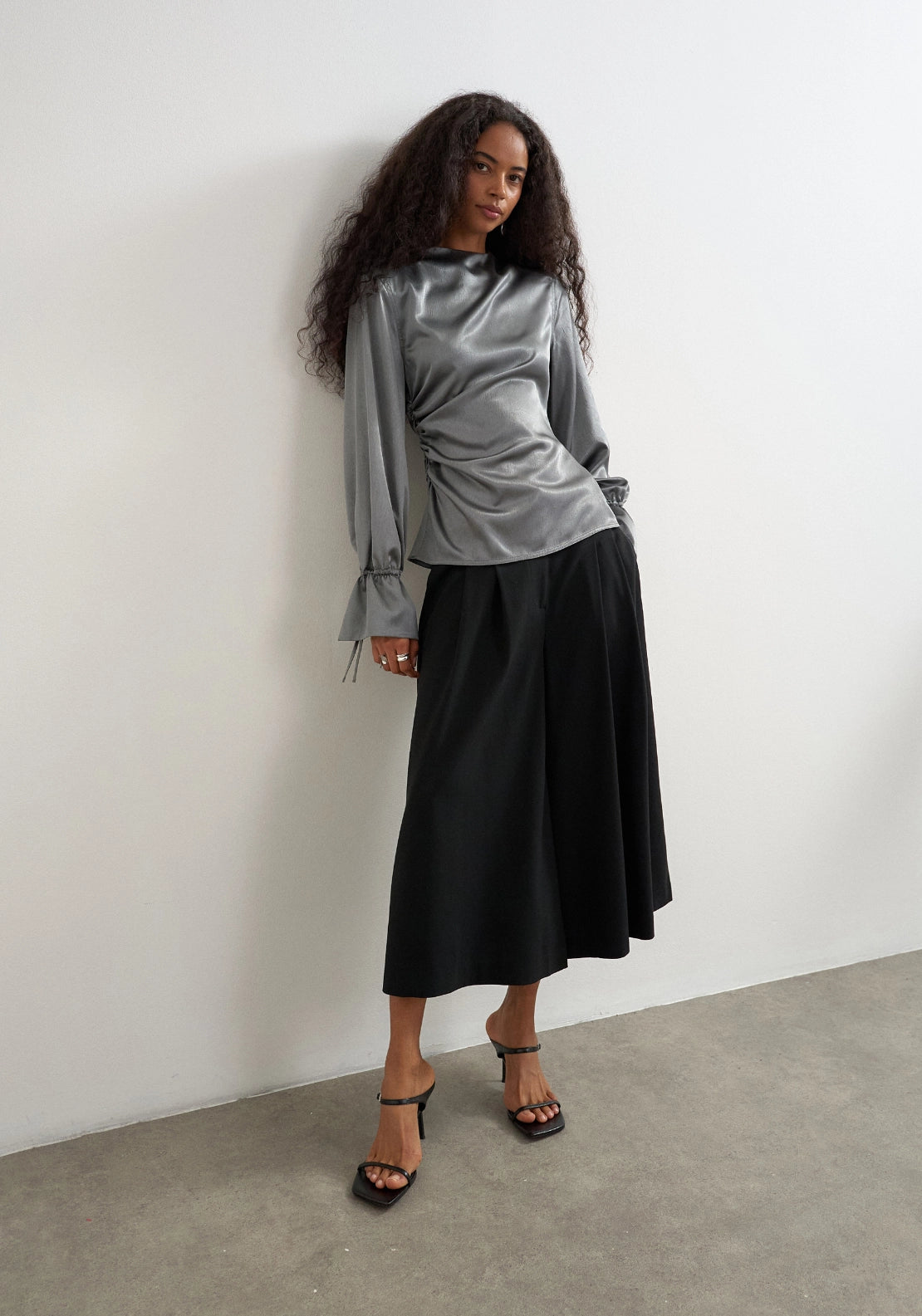 Denka Long Sleeve Shoulder Pad Funnel Top - Grey