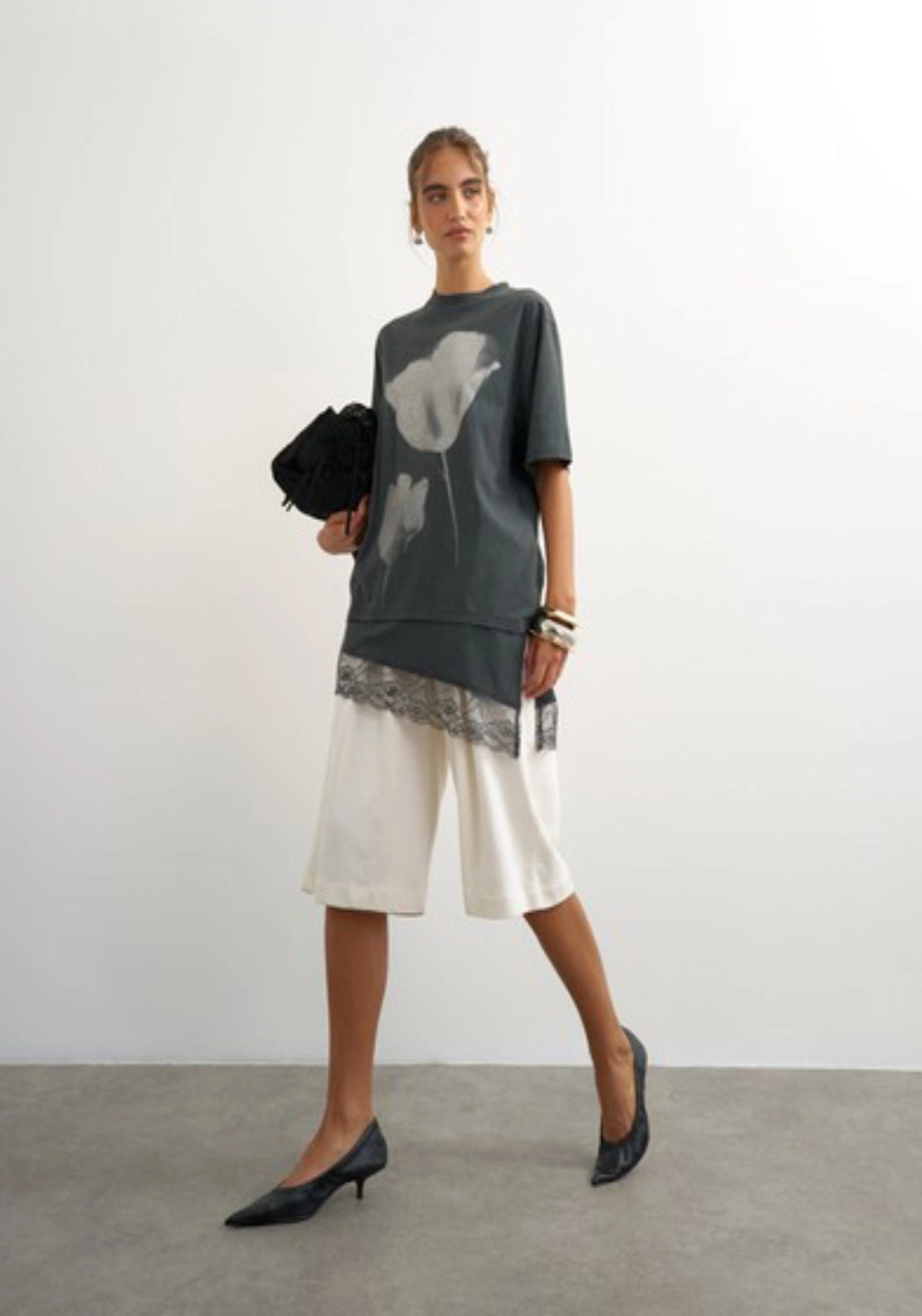 Brit Short Sleeve Lace Floral Tee - Jet Black Washed