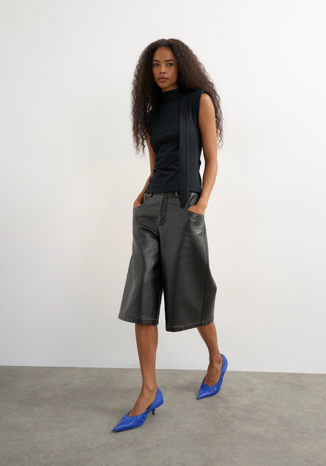 Benda Short Sleeve Scarf Tank Top - Jet Black