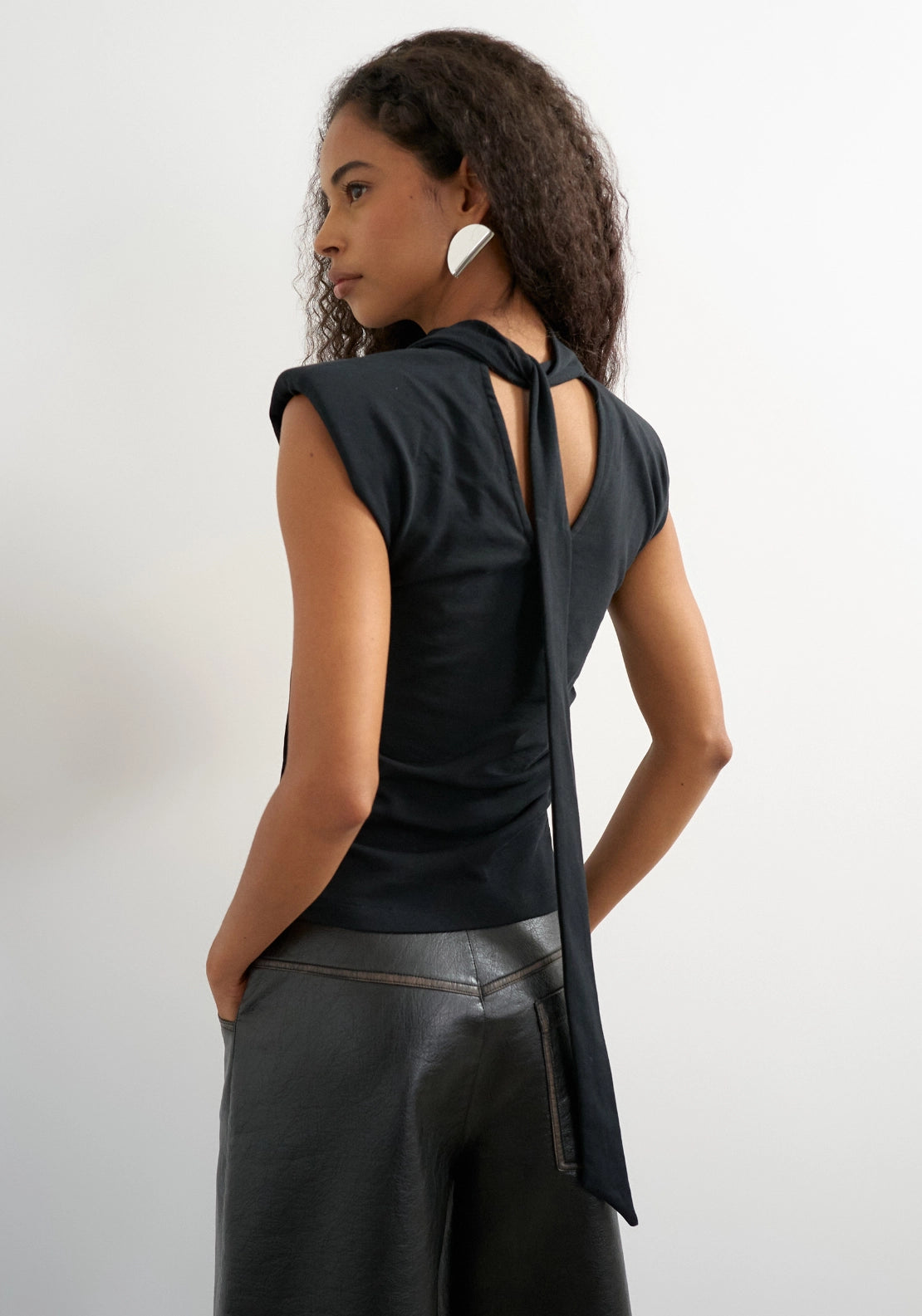 Benda Short Sleeve Scarf Tank Top - Jet Black