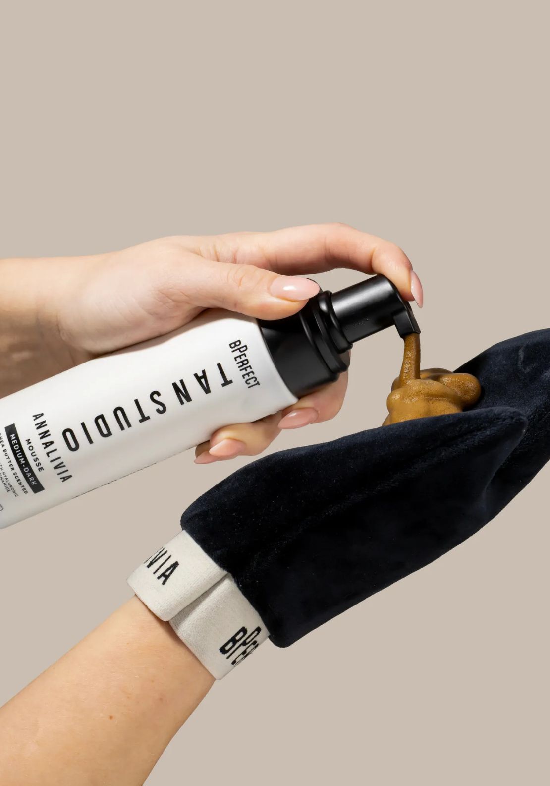 Annalivia Tan Studio Tan Mitt - No Colour