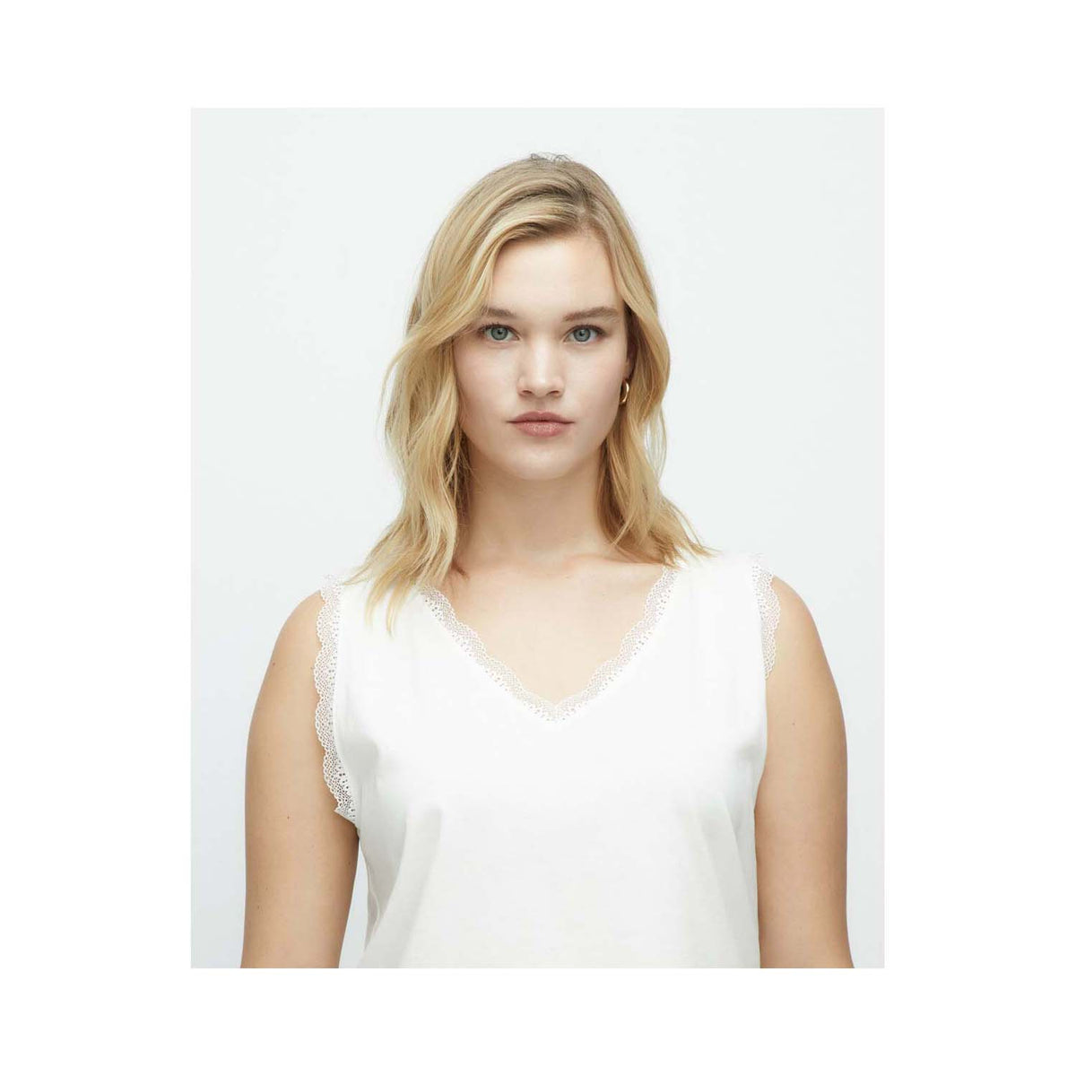Plain-Coloured Camisole T-Shirt - White